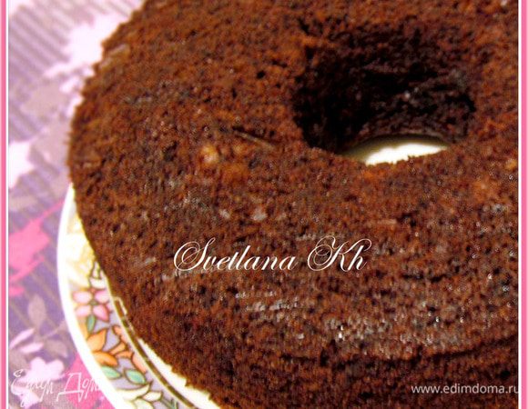 Тесто вылить в форму, предварительно выложенной пергаментом. 
Шоколад разломать на маленькие кусочки и воткнуть их в бисквит.
Выпекать 25 минут до готовности. Раньше времени духовку не открывать. Готовый кекс-бисквит остудить и полить шоколадным топингом.