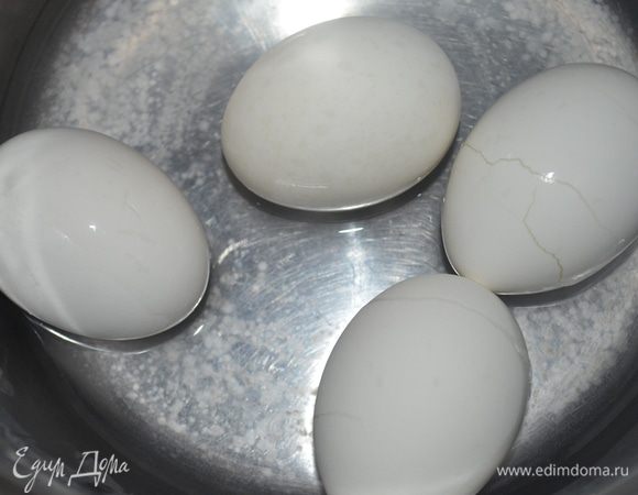 яйца отварить в крутую