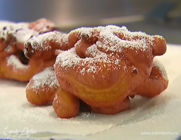 Посыпать гнезда сахарной пудрой.