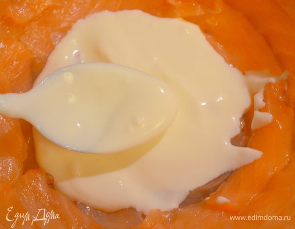 Сборка цукотто: на дно на рыбу выкладываем 2 ст. ложки  крема