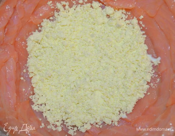 сверху тертые на мелкой терке желтки