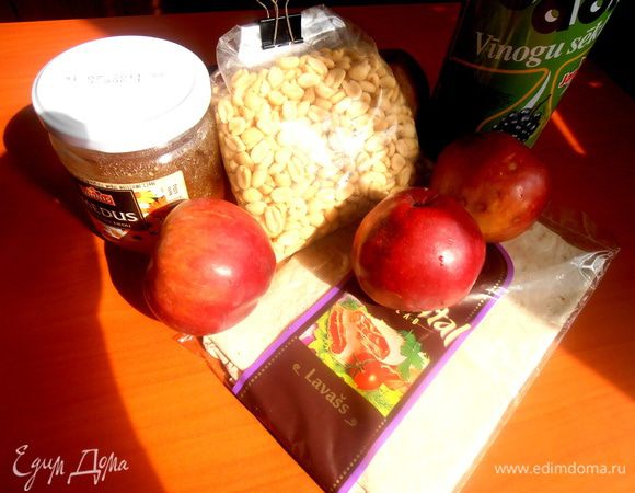 Продукты...Так как тесто нам не надо готовить,приступаем сразу к начинке!