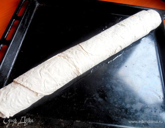 Переносим на смазанный противень...
