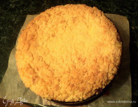 Выпекать при температуре 180 градусов 50 минут. Готовый пирог охладить в форме.