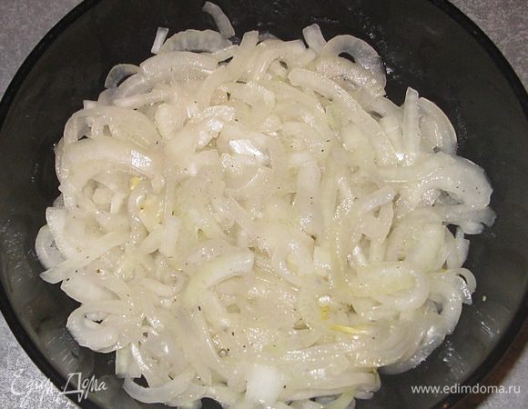 Для ценителей! Промываем лук из маринада, добавляем немного уксуса, убираем в холодильник. Через полчаса используем в качестве салата...