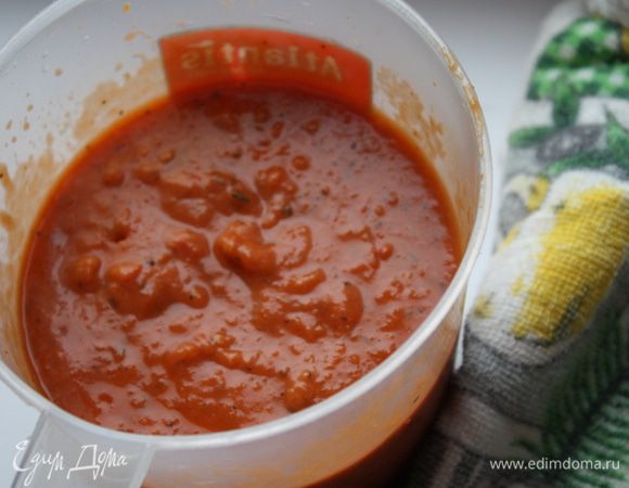Солим,перчим и пробиваем блендером до однородности. В герметичной посуде может стоять в холодильнике 1 неделю. У нас так долго не стоит.