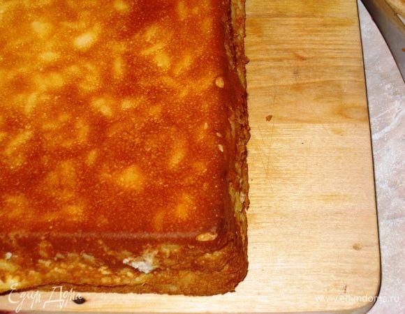 Отварить рис в кипятке 2 мин. и откинуть на дуршлаг. Затем переложить обратно в кастрюле и варить в молоке с сахаром и цедрой в течение 20 мин. с момента закипания на слабом огне, все время помешиваем. Остужаем рис. 
Когда он станет тепловатым, взбиваем сливки с ванильным сахаром, добавляя по одному желтки. Соединяем с рисом. Отдельно взбиваем белки в стойкую пену и вводим в рисовую массу, частями в 3 приема, аккуратно перемешивая. Выкладываем в форму ровным слоем. Духовка 170С, 50 мин.