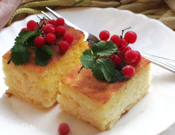 Подавать пирог, выдержав несколько часов в холодильнике. У меня стоял ночь. Украсить по желанию. Приятного аппетита!