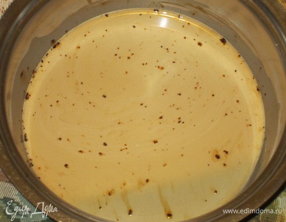 В молоко добавить  кофе, растворить и довести до кипения, постоянно помешивая.