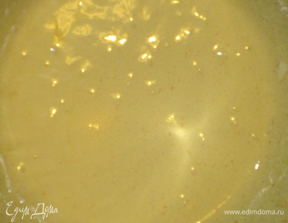 Желтки взбить с сахаром  до побеления.....