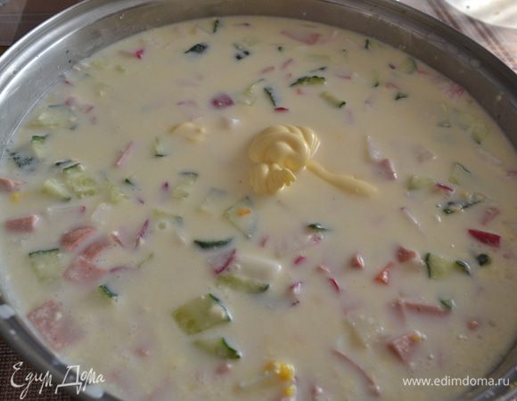 Добавьте по вкусу майонез, горчицу и соль.