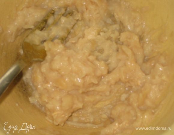 Размять вилкой или пюрировать до однородности.