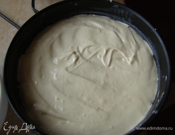 Форма 26 см, пергамент, масло. Выпекаем 25-30 мин при 200"С, проверяем лучинкой готовность бисквита