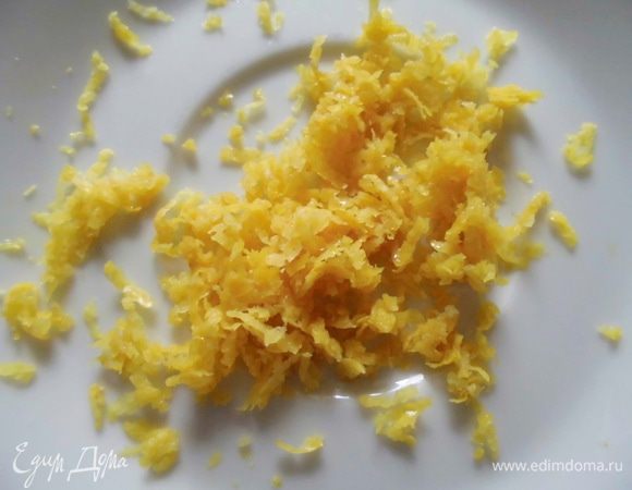 Натереть цедру лимона.