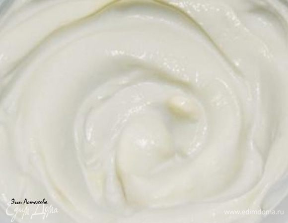 Беру йогурт. Йогурт я всегда делаю домашний. Я ранее уже давала рецепт приготовления домашних йогуртов.