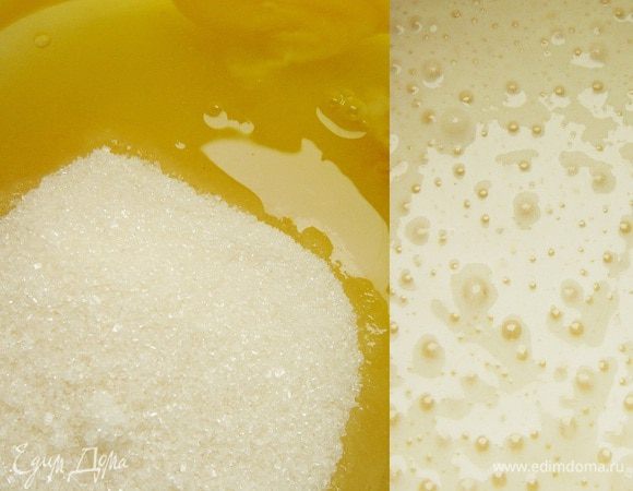 Яйца взбить добела с сахаром. Сливочное масло растопить и охладить.