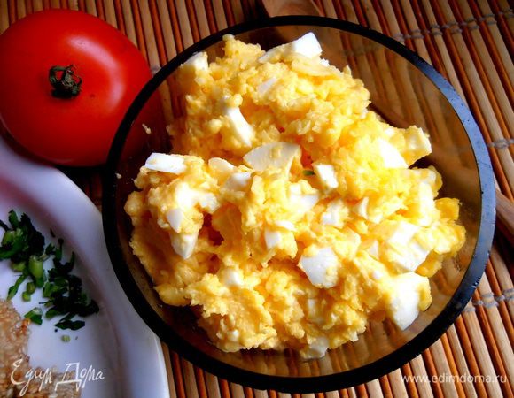 Салатик тоже можно подать порционно.