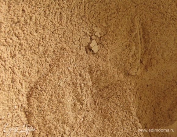 Духовку поставим разогреваться на 175 градусов. Смешать в отдельной миске все сухие ингредиенты.