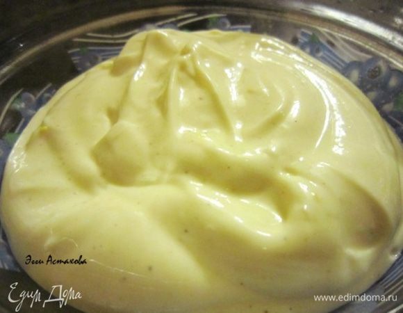 Добавляю белый перец, подсаливаю и взбиваю блендером. Все, соус готов!!! Отправляю в холодильник минут на 15. Храню в холодильнике. Такой соус прекрасно походит к овощам, курочке, рыбе и морепродуктам, к изделиям из японской кухни.