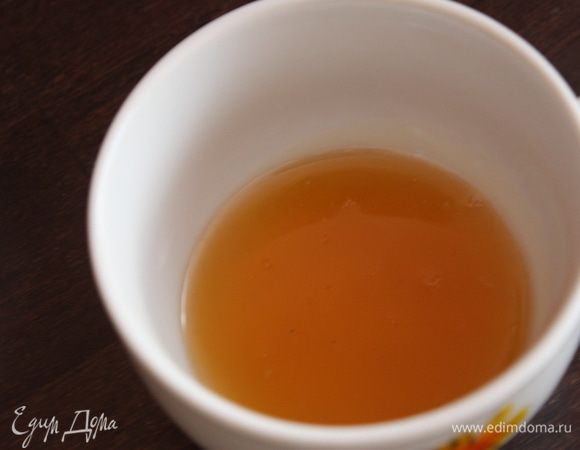 мед с соком и розмарином процеживаем.