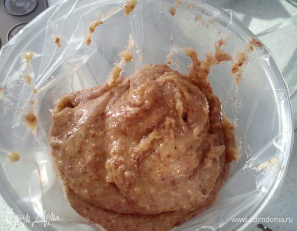 <font style="vertical-align: inherit;"><font style="vertical-align: inherit;">Выложить тесто в кулинарный пакет.</font></font>