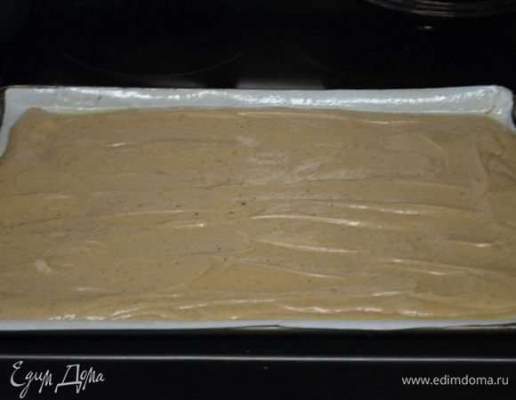 Выкладываем тесто на приготовленный противень.Поставим в духовку на 16 мин.