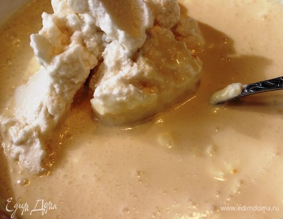 И наконец, для цитрусовой массы добавить в нее только сливки (1/5 часть) и хорошо перемешать