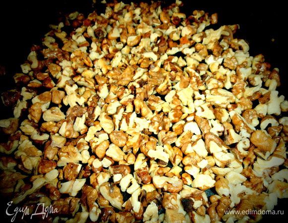 Желательно их обжарить.