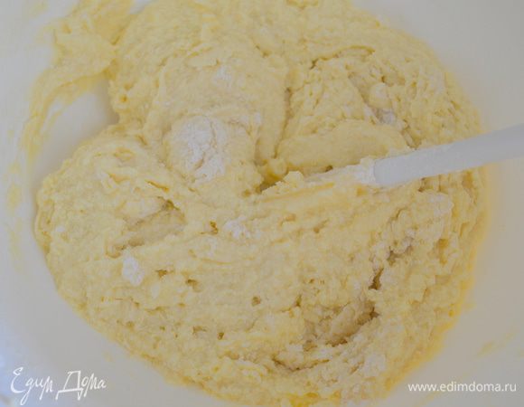 теперь аккуратно все вымешиваем лопаткой - не ВЗБИВАЯ!!!!