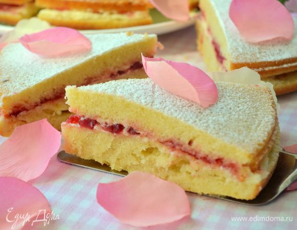 нарезать на треугольники и подавать к кофе на полдник)