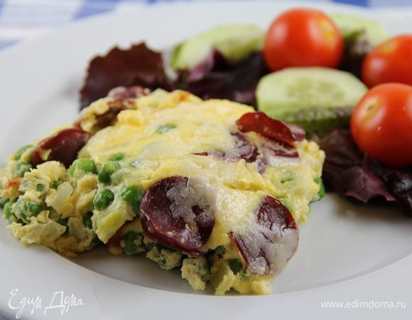 Подаем горячей или теплой. Вкусно с овощным салатом или просто порезанными овощами. Приятного аппетита)

