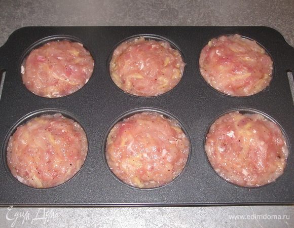 Накрываем фаршем. 