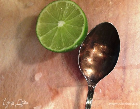 В конце влить 1/2 сока лайма (пробуйте, может понадобиться больше). Добавить рис, перемешать.