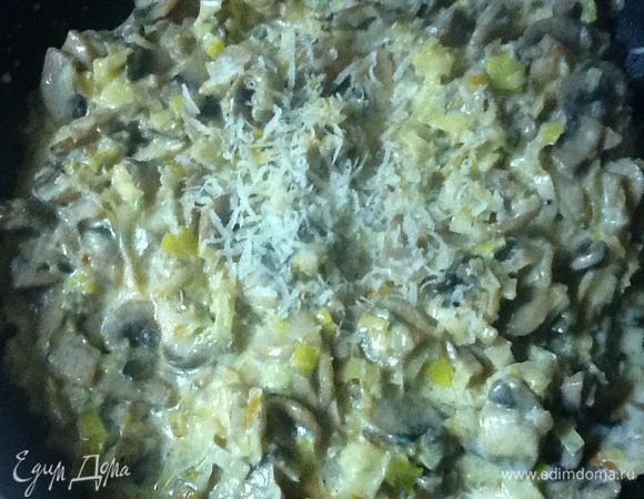 Томим. И если нравится - чуть-чуть - сыра.