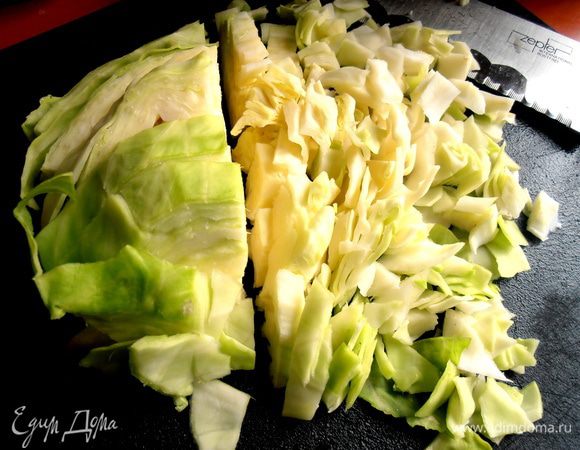 Капуста молодая,быстро варится,поэтому я её в самом конце взяла!