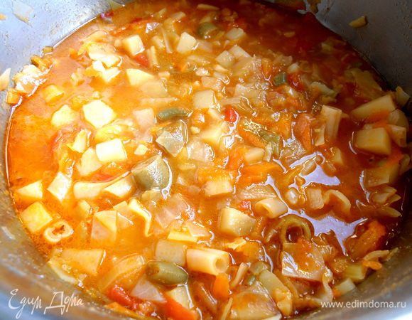 Варим до готовности овощей...,минут 15-20 под крышкой (в данном случае фасоль у меня была сырая,поэтому ориентировалась на неё,но,если фасоль консервированная,то главное-приготовить картофель и суп готов!).