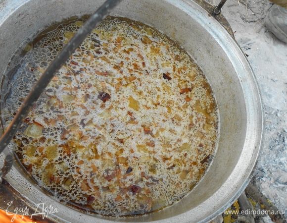 Заливаем водой, солим по вкусу