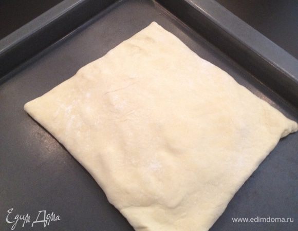 Затем перевернуть его, чтобы "швы" оказались на противне