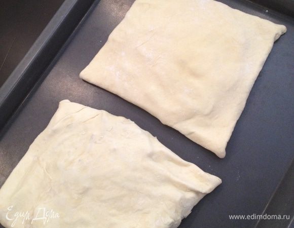 Всё то же самое повторить и  со вторым пластом теста.