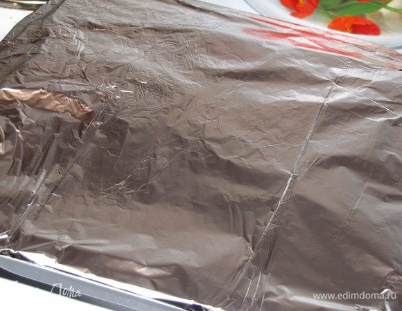 Накрыть фольгой и выпекать 20 минут.