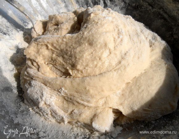 Почти готово...,но продолжаем несколько минут вымешивать... У вас может муки уйти больше на 20-30 г!