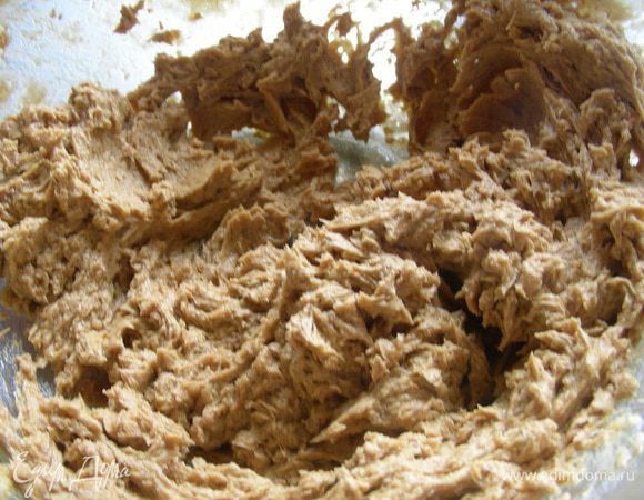 Добавляем кофе, яйцо, ванильный экстракт. Взбиваем еще раз.
