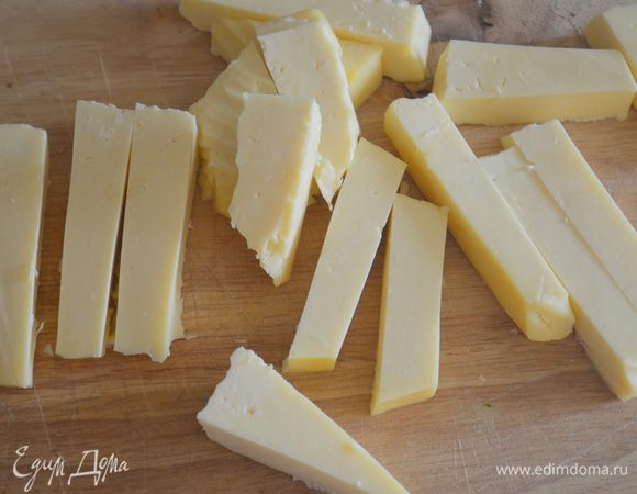 сыр нарезать на брусочки