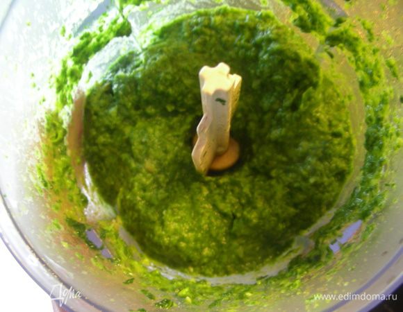 В блендере взбиваем овощи в пюре.
