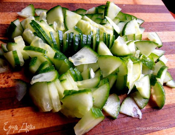 Затем на мелкие кусочки...