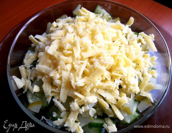 Далее сыр приличным слоем...