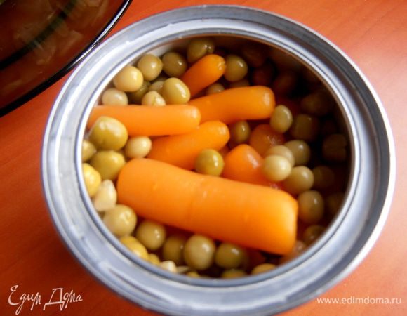 У меня была маленькая баночка такого ассорти, в ней ровно 60 г горошка!