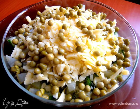 Присыпаем сверху...