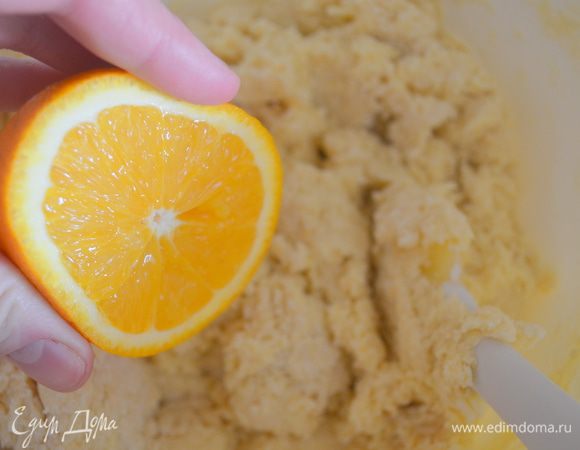 выжать апельсиновый сок 