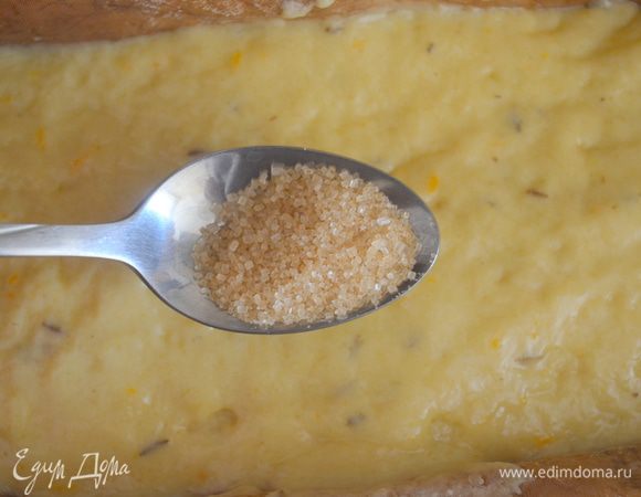 сверху посыпаем коричневым сахаром. выпекаем кекс при 170 гр 1 час. 